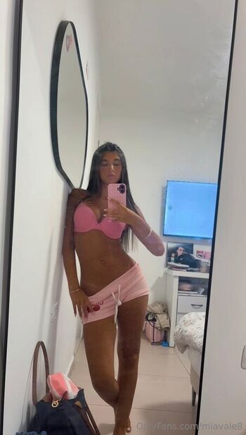Mia Valee