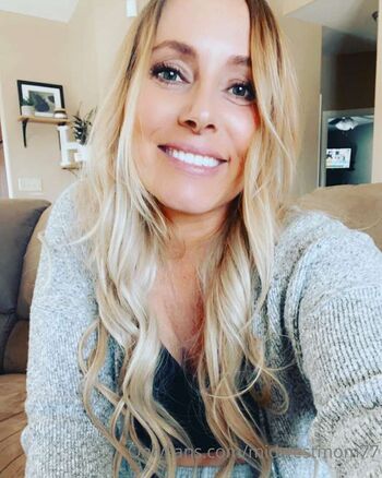 Leaked Midwest mom private photo viral onlyfans