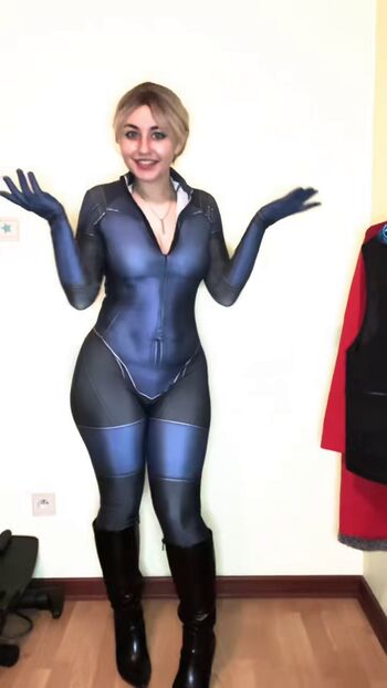 mimidoescosplay
