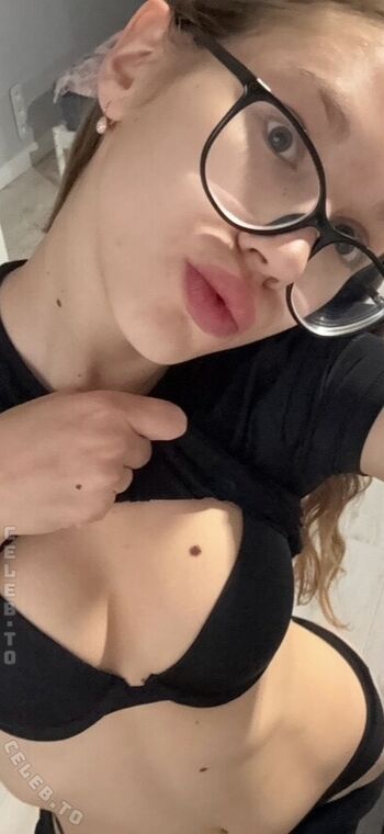 Leaked Minikrisss private photo viral onlyfans