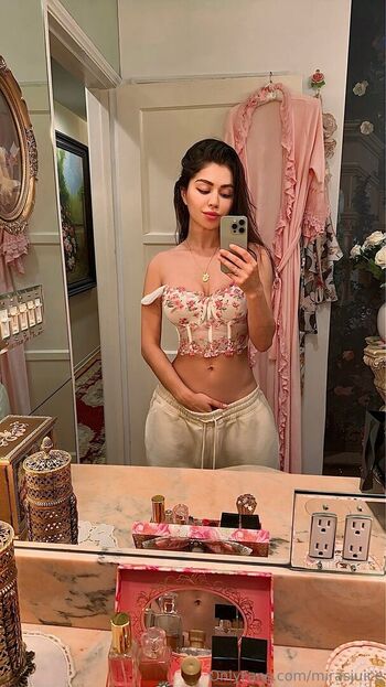 Leaked Queen soft/ private photo viral onlyfans