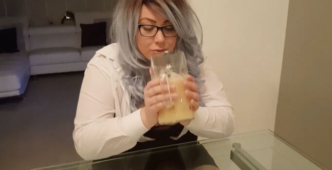 Missscarlett25