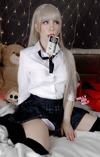 MollyRedWolf