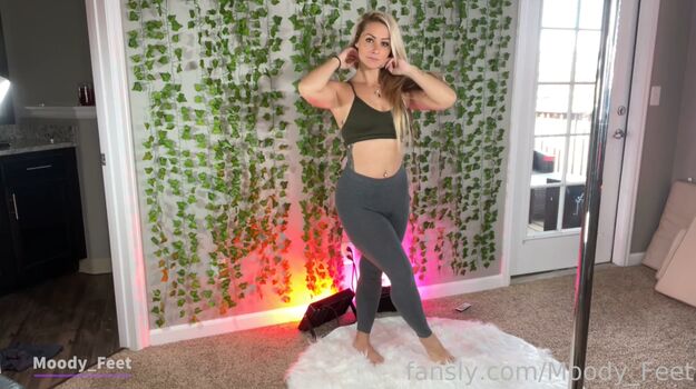 Moody_feet