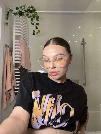 Leaked Moon less page private photo viral onlyfans