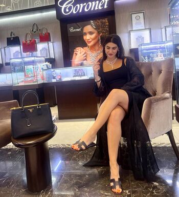 Nadine.w.Elias