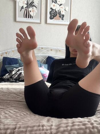 Naitia Feet
