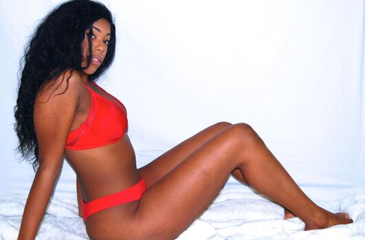 Naomi Simone