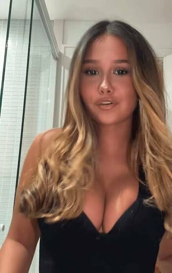 Nathalia Costa