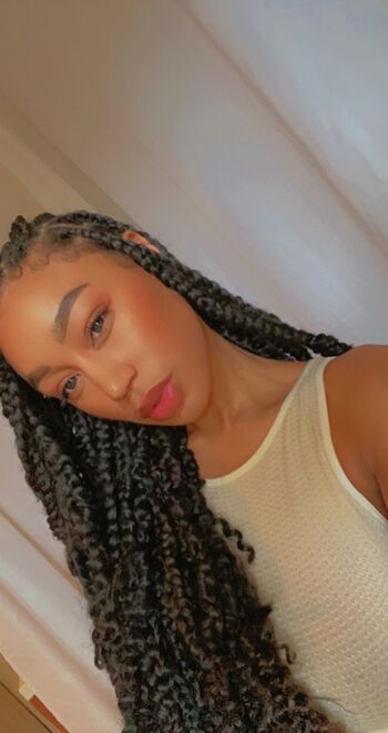 Nia Simone