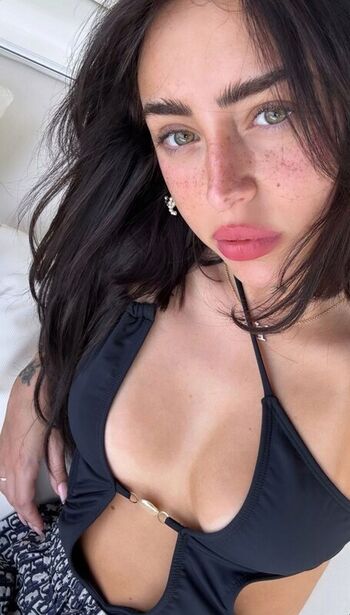Nicki Nicole