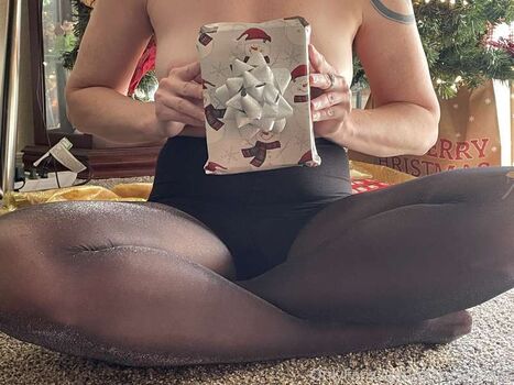 Nickie’s Nylons