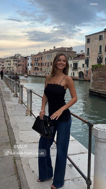 Leaked Nicola cavanis page private photo viral onlyfans