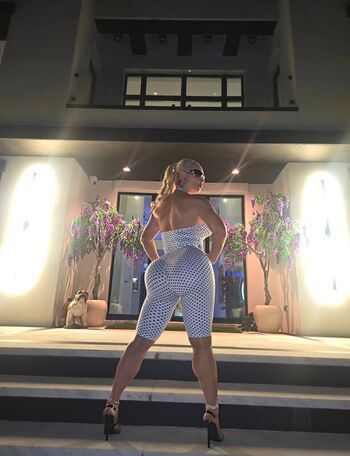 Nicole 