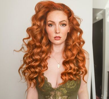 Nicole Simone
