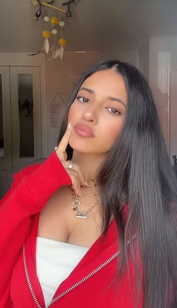 Nika Sandhu