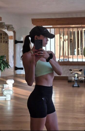 Nina Chuba