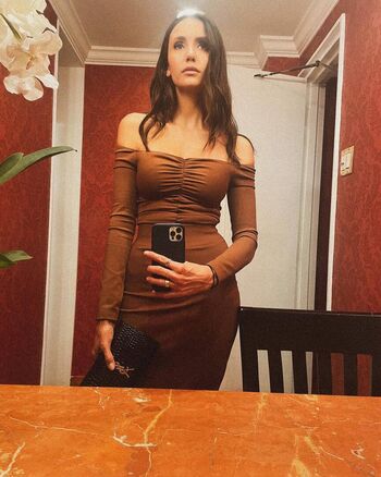 Nina Dobrev