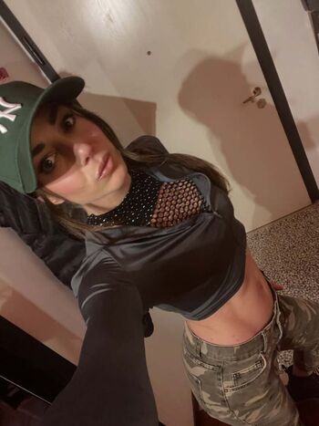 ninamissfit.model
