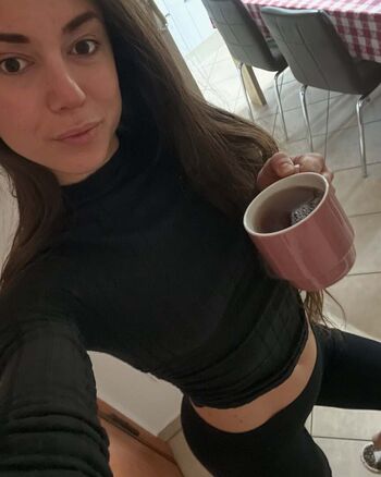ninamissfit.model