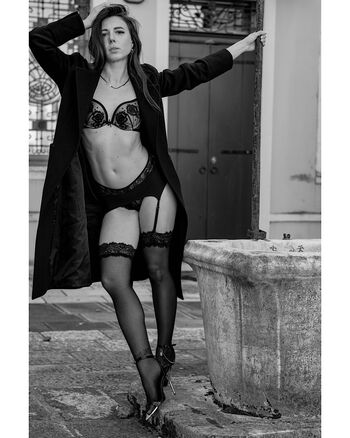 ninamissfit.model
