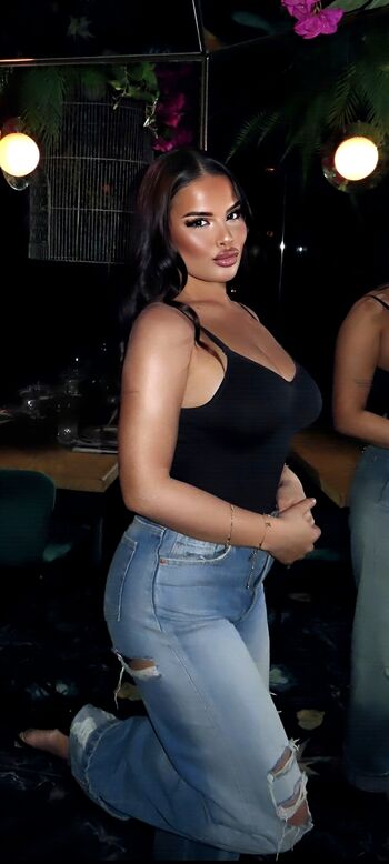 Leaked Noemiesbtt private photo viral onlyfans