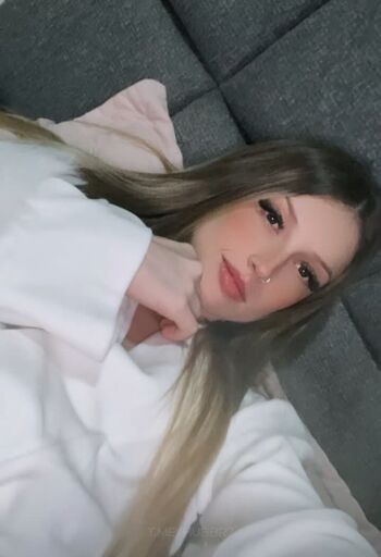 Novinhas Com Peitos Pequenos