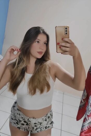 Leaked Novinhas com peitos pequenos private photo viral onlyfans
