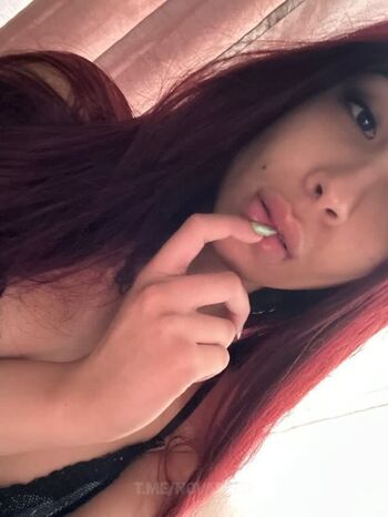 Leaked Novinhas com peitos pequenos private photo viral onlyfans
