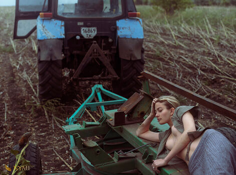 Leaked Mature women/ private photo viral onlyfans