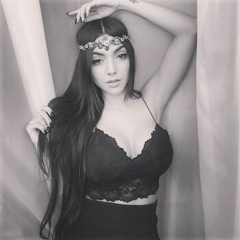 Leaked Nyvi estephan page private photo viral onlyfans