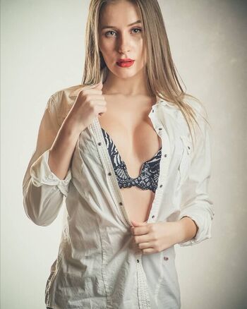 Pamela Moon Pamela03
