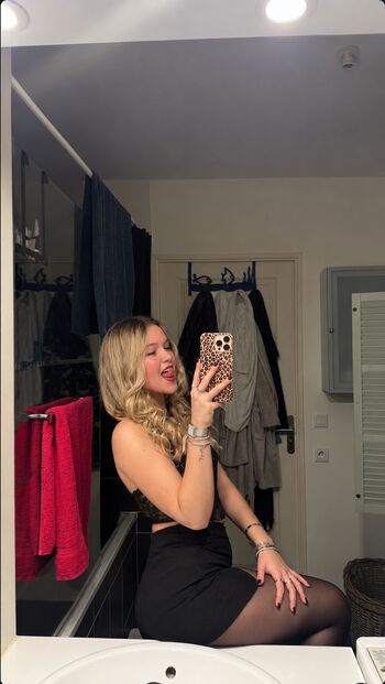 Leaked Paulineonlinee private photo viral onlyfans