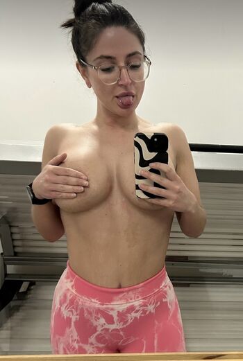 Leaked Peachyemb page private photo viral onlyfans