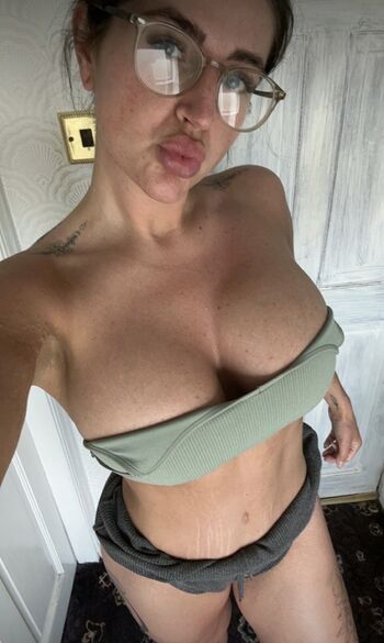 Leaked Peachyemb private photo viral onlyfans