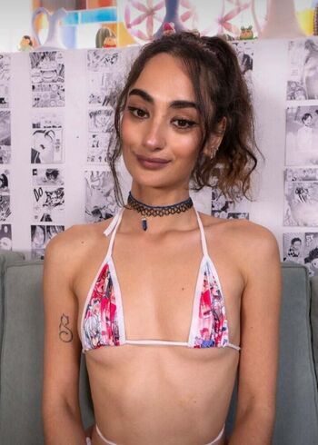 Petite Nikky