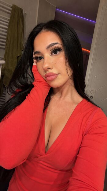 Leaked Petitebruneone private photo viral onlyfans
