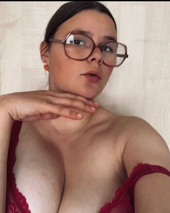 Leaked Petitesaloppppppe private photo viral onlyfans