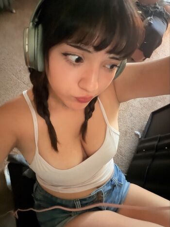 Leaked Plummoment page private photo viral onlyfans