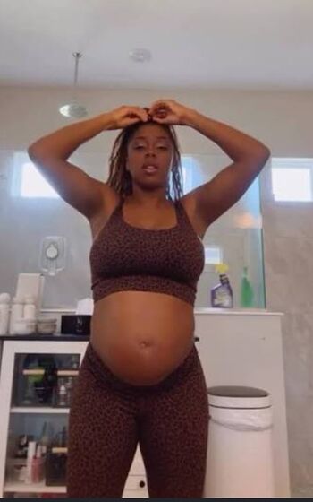 Leaked Pregnant celebs private photo viral onlyfans