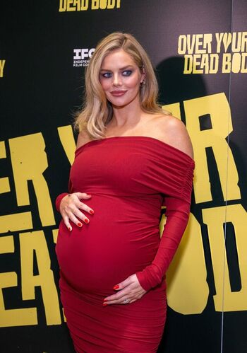 Leaked Pregnant celebs private photo viral onlyfans