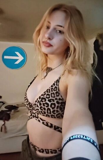 Leaked Sleeping wife/ private photo viral onlyfans
