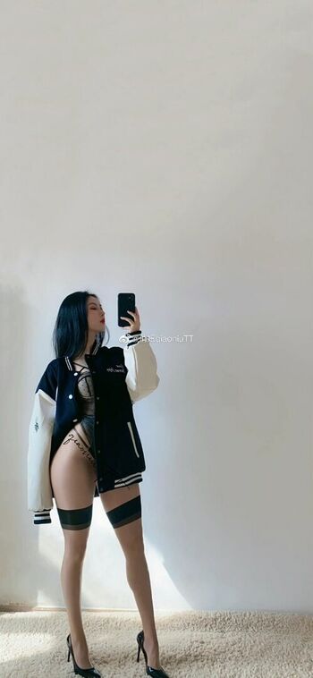 Leaked Qiaoniutt  page private photo viral onlyfans