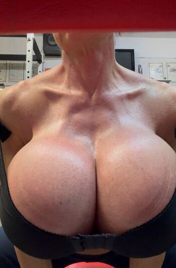 Leaked Queenmuscleboobs private photo viral onlyfans