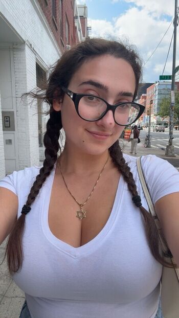 qveenjulia