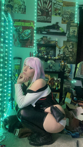 Leaked Qweeneevee page private photo viral onlyfans