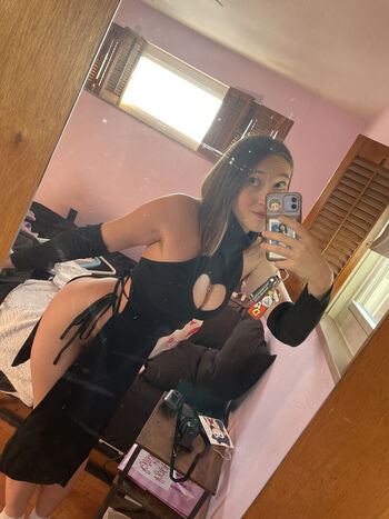 Leaked Qweeneevee private photo viral onlyfans