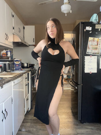 Leaked Qweeneevee private photo viral onlyfans
