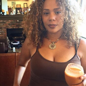 Rachel True
