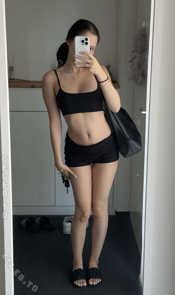 Leaked Reallizsa private photo viral onlyfans